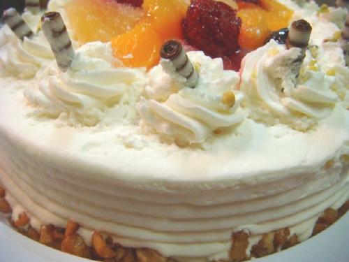 おいしっくすのクリスマスケーキ”トリエス　フルーツデコレーション　きれいな状態のクリーム